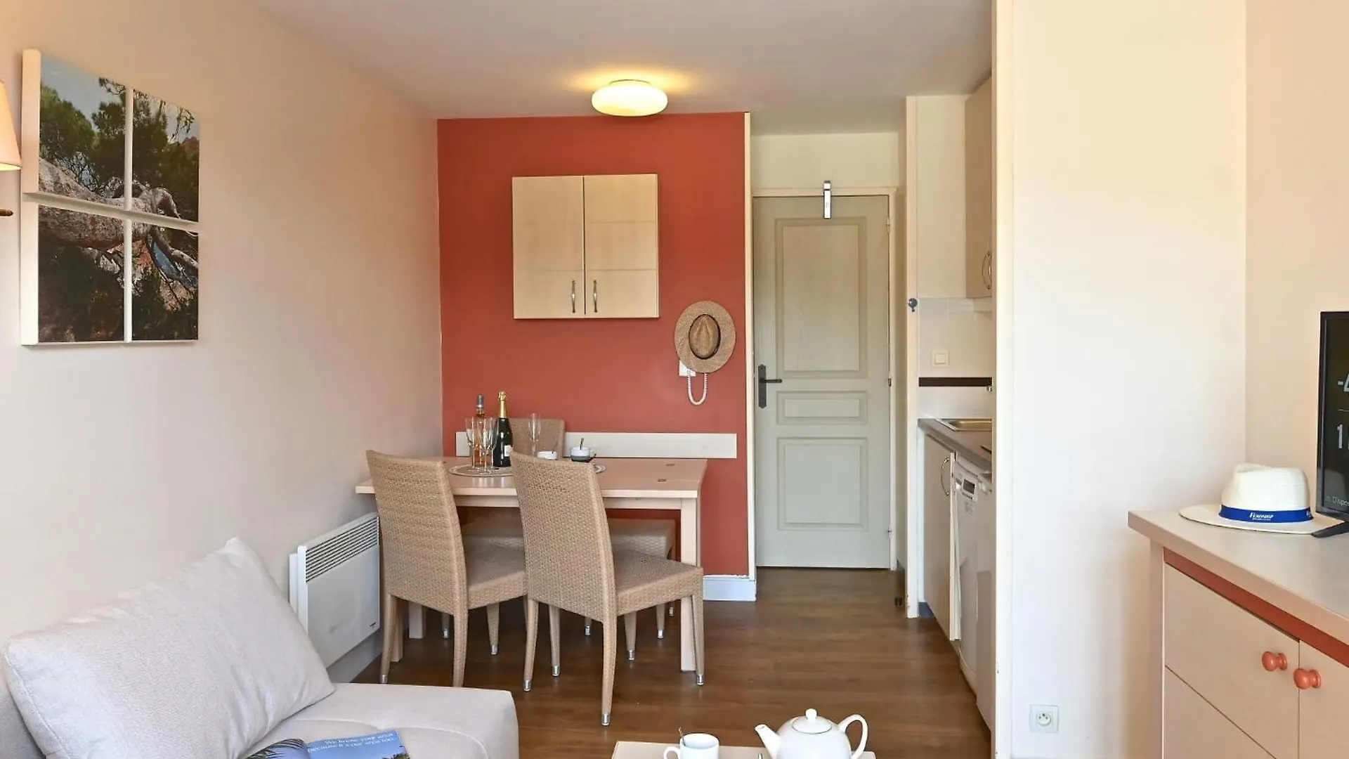 Studio Village Cap Esterel - Le Village-23 By Interhome Saint-Raphaël 0*,  فرنسا